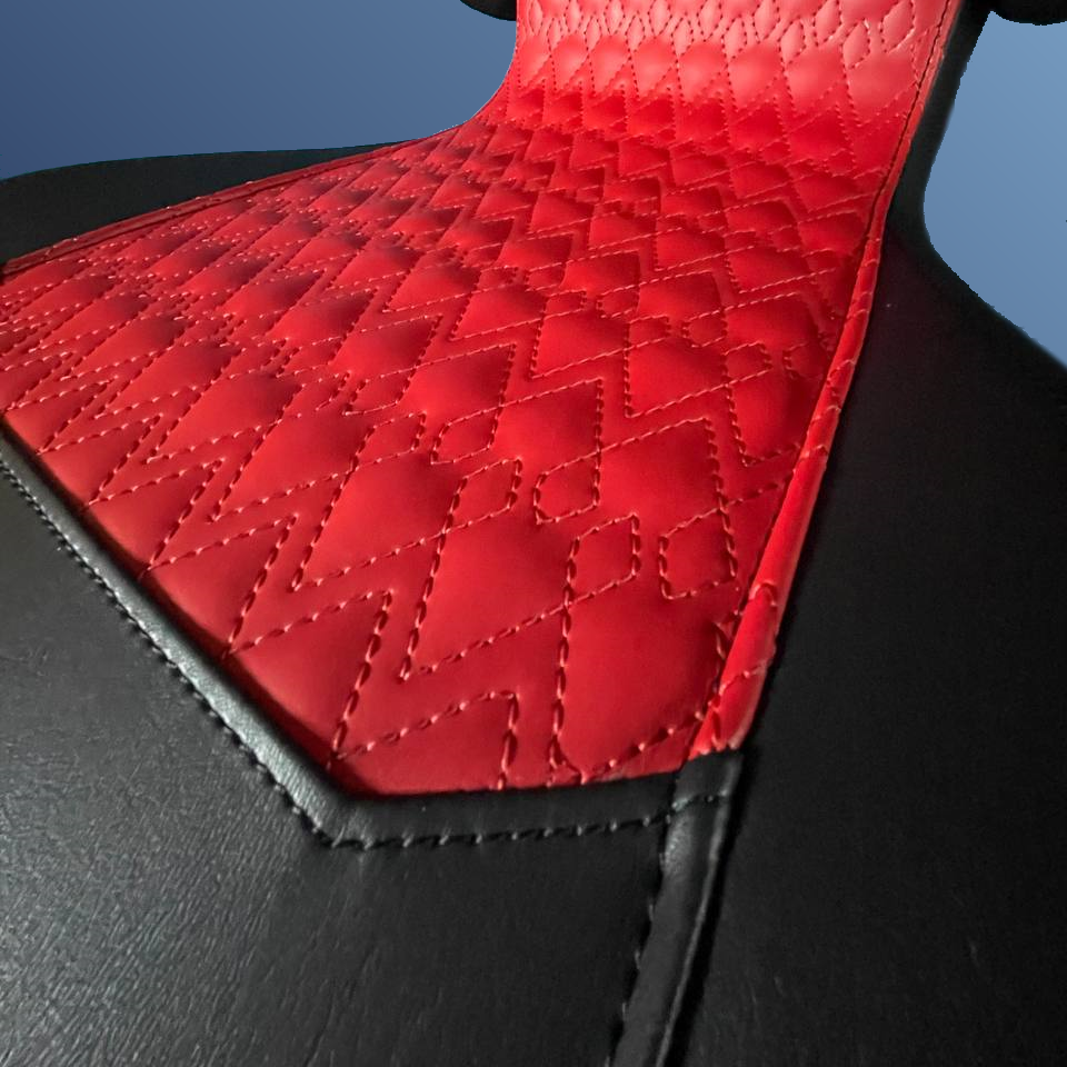 Ergonómikus, összecsukható ülés, piros-fekete